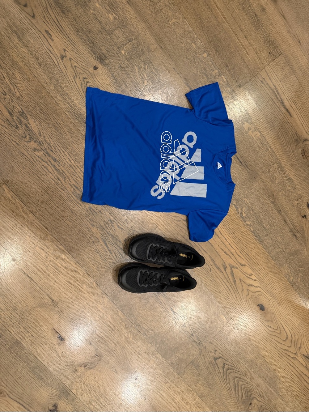 adidas Men’s Royal Blue Logo Short Sleeve Tee 10/12 boys shoes size 7
